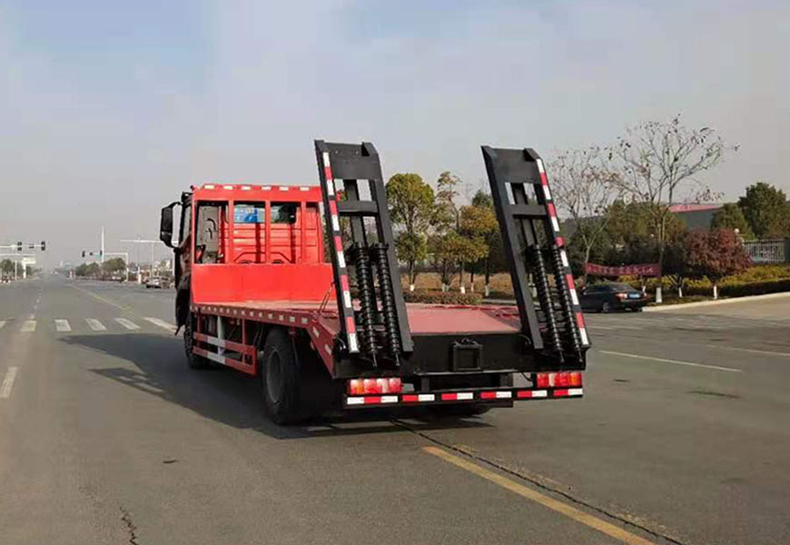 國(guó)六重汽豪沃平板運(yùn)輸車