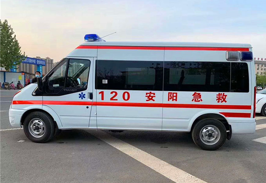 國(guó)六福特V348長(zhǎng)軸中頂救護(hù)車(chē)