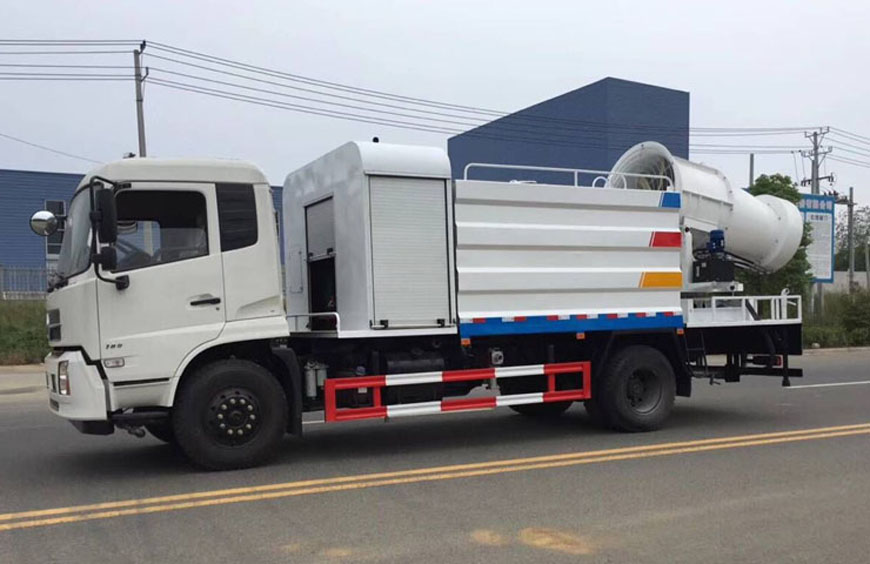 東風(fēng)天錦噴霧車