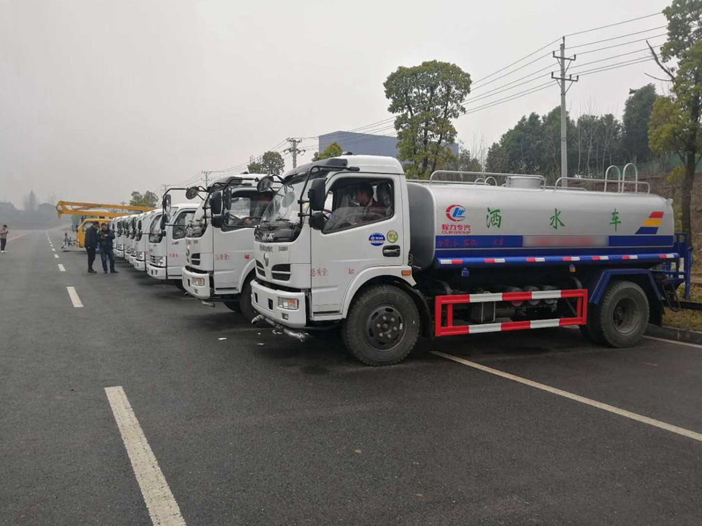 江西上饒高總訂購程力10臺灑水車，1臺高空，1臺路面